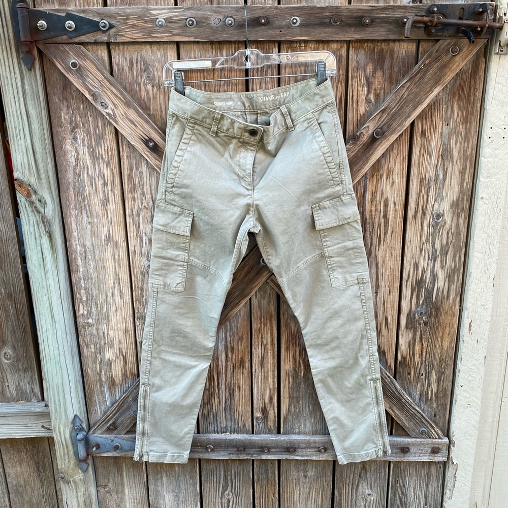 GAP Skinny Mini Cargo Khakis